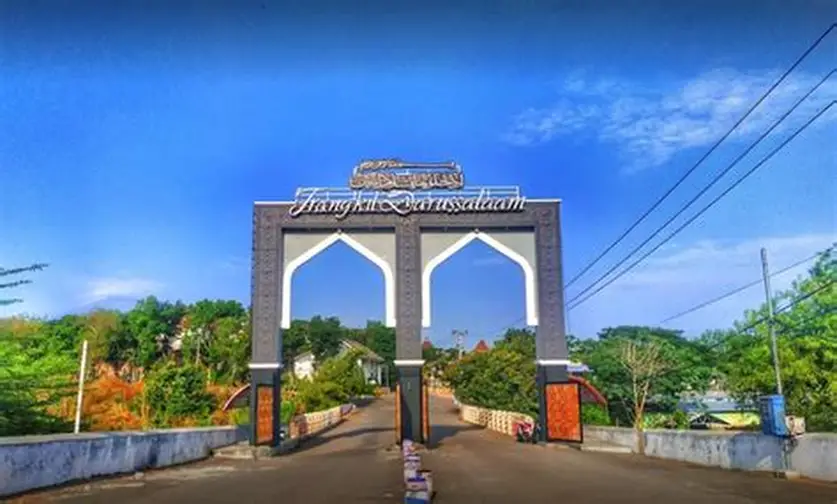 Mengapa Pesantren Perlu Menerbitkan Buku Sejarah Resmi?