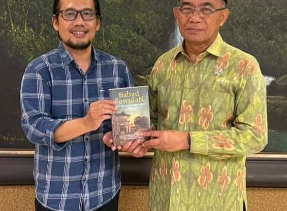 Muklisina Lahudin: di Buku Ada Kedalaman
