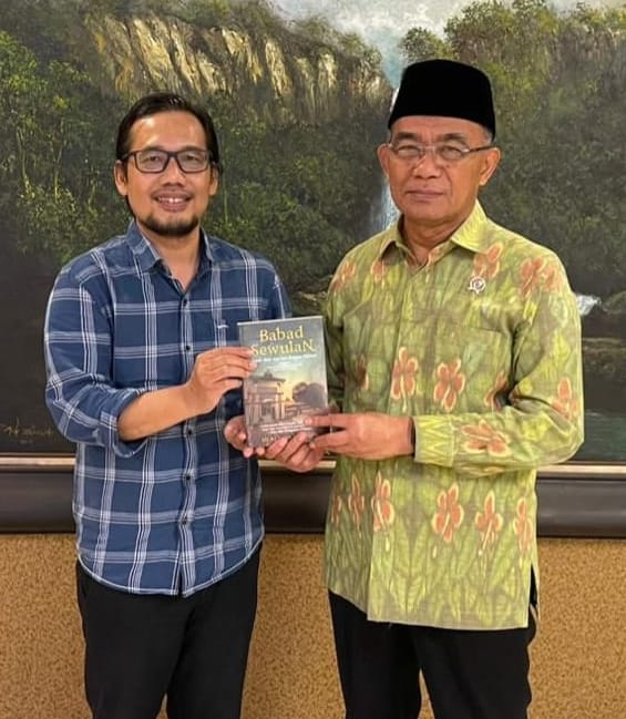 Muklisina Lahudin: di Buku Ada Kedalaman
